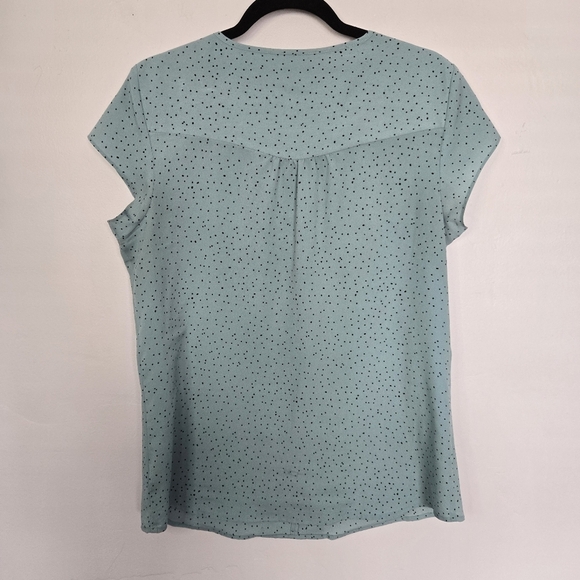 Croft & Barrow Women's Medium Blue Polka-Dotted Blouse - Picture 2 of 7